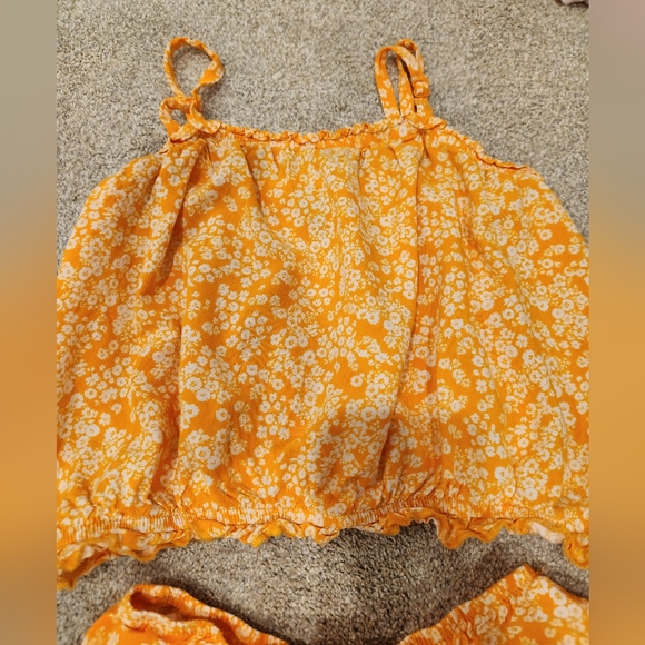 Outfit - Picture 2 of 7